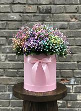 Цветочная композиция из Гипсофила и Розы в шляпной коробке в Янкуле