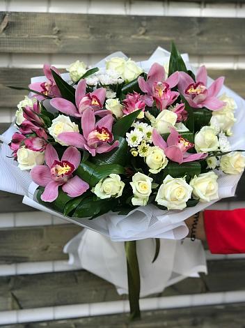 Букет цветов из: Розы и Хризантемы в Янкуле