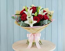 Букет цветов из:  Лилии и Розы в Янкуле