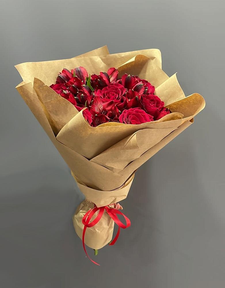 Букет цветов из: Альстромерии и Розы в Янкуле