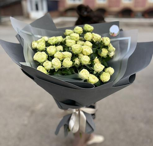 Букет Белые кустовые розы Солинеро в Янкуле