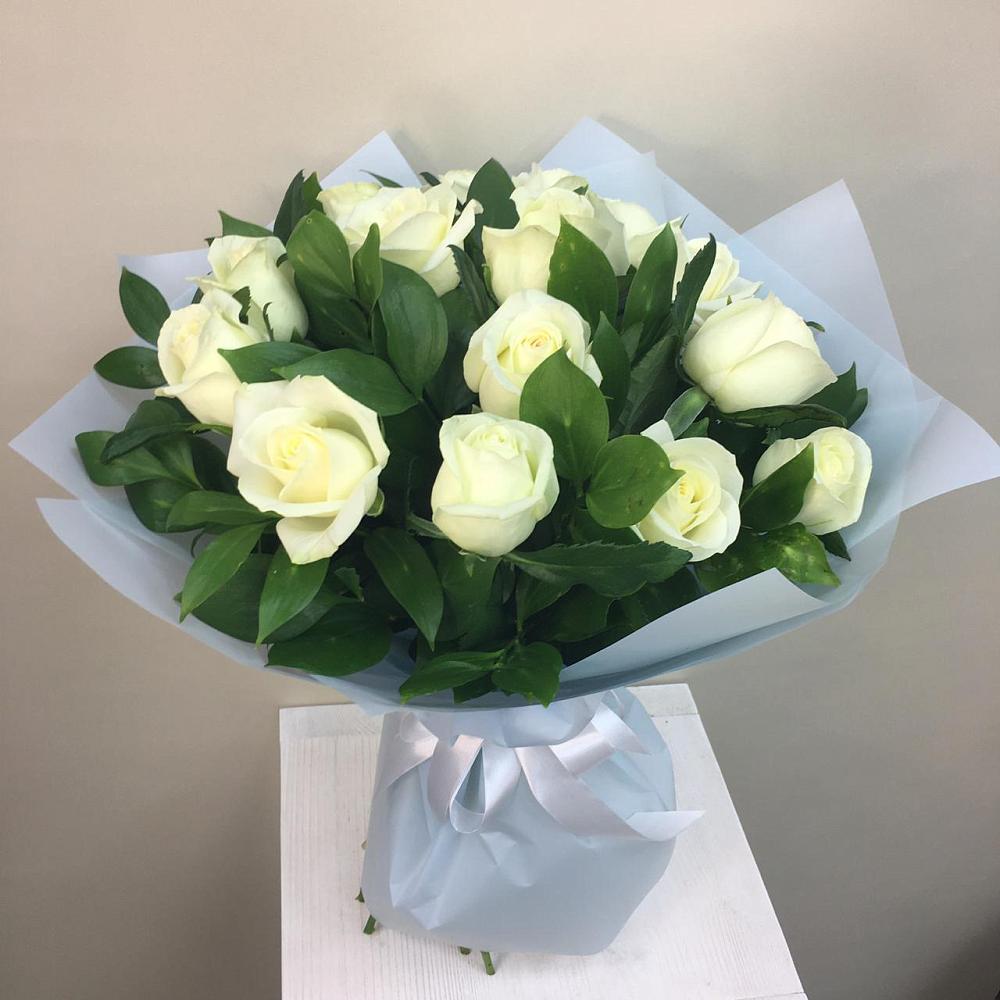 Букет 15 Белых роз Проуд в Янкуле