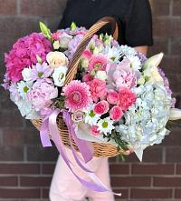 Композиция солнечный день в Янкуле Цветочная композиция из Розы, Хризантемы, Пионы и Лизиантусы в корзине в Янкуле