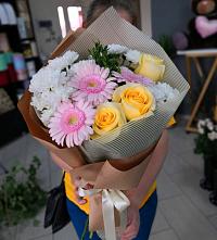 Букет цветов из:  Герберы, Розы и Хризантемы в Янкуле