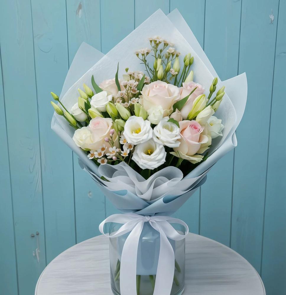 Букет цветов из: Розы и Лизиантусы в Янкуле