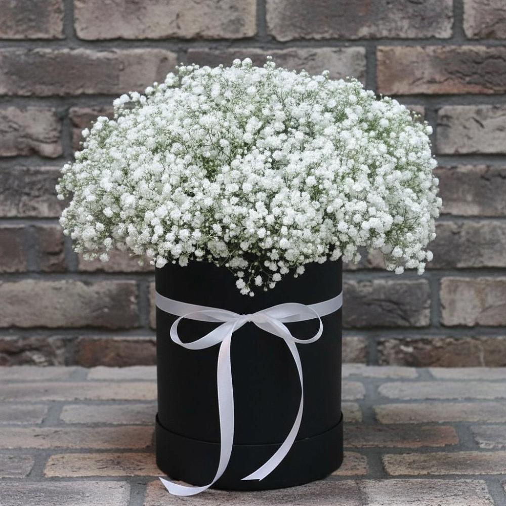 Цветочная композиция из Гипсофила в шляпной коробке в Янкуле