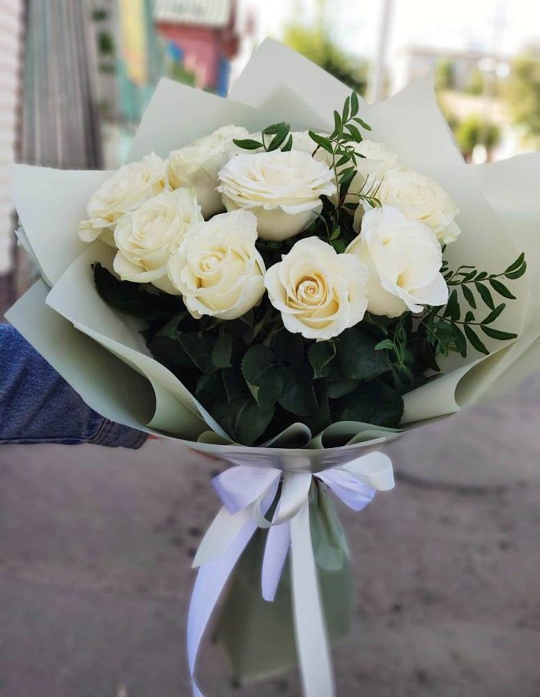 Букет Белые розы Проуд в Янкуле