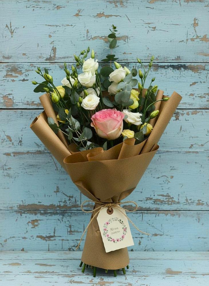 Букет цветов из: Розы и Лизиантусы в Янкуле