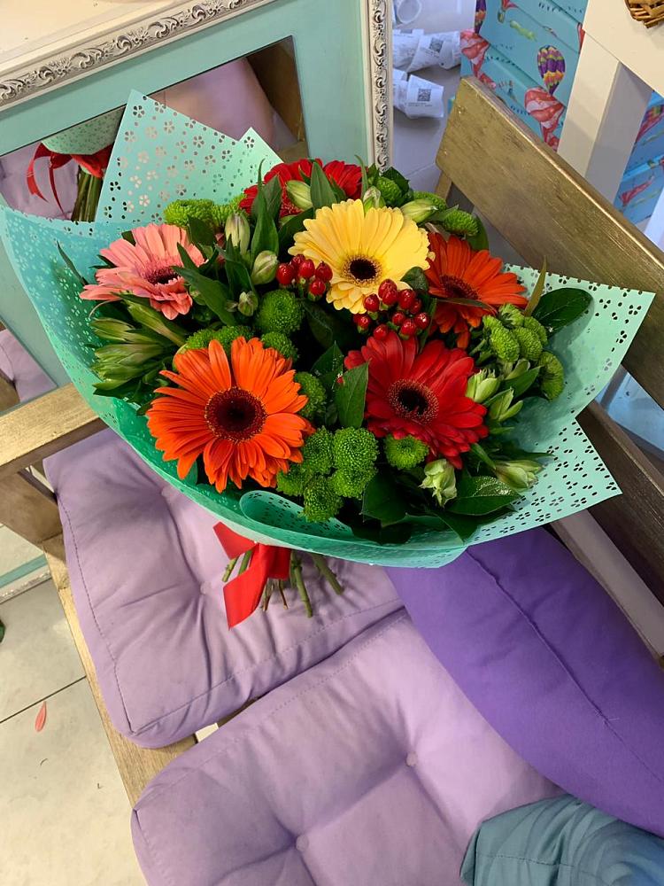 Букет цветов из: Герберы, Хризантемы и Альстромерии в Янкуле