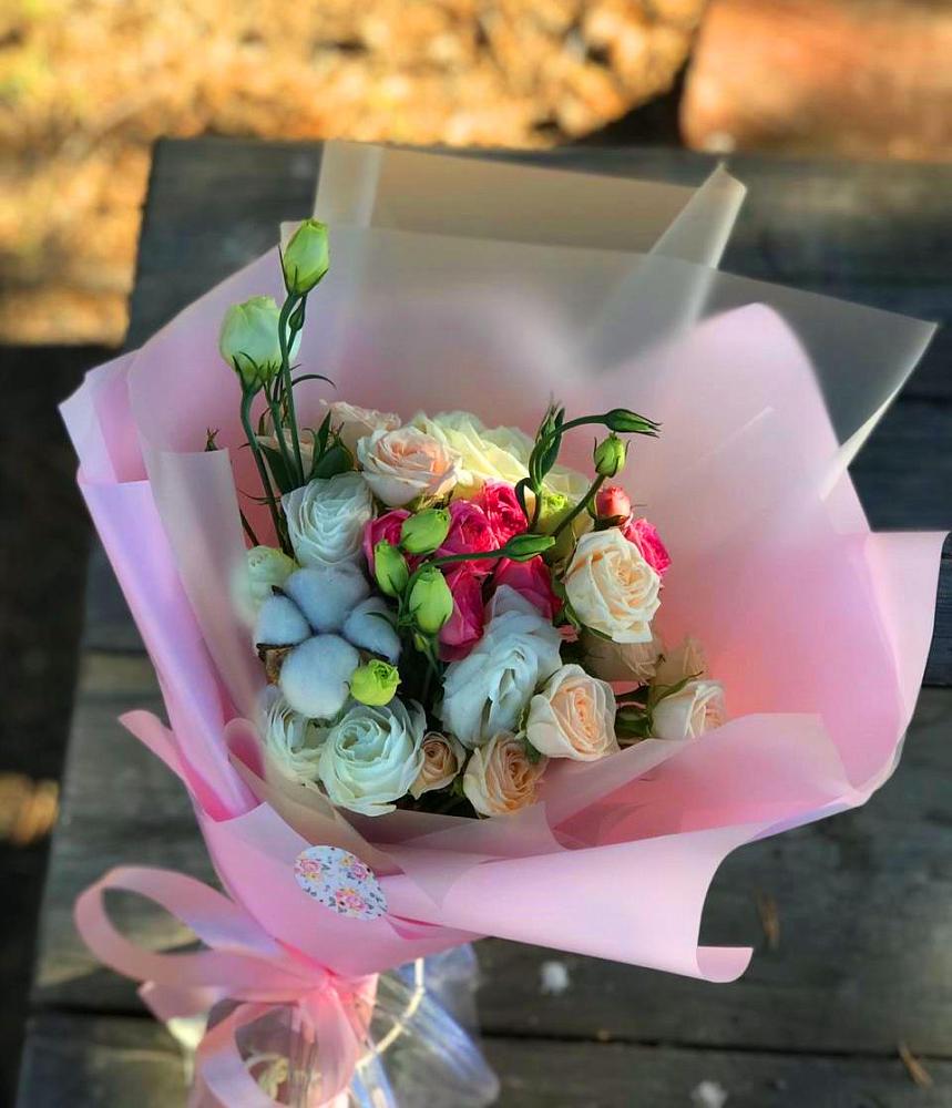 Букет цветов из: Розы и Лизиантусы в Янкуле