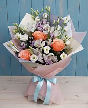 Букет цветов из:  Лизиантусы, Розы, Альстромерии и Гипсофила в Янкуле