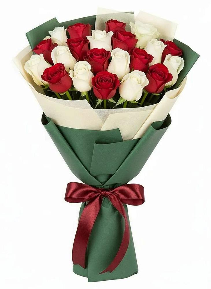 Букет Микс из красных и белых роз в Янкуле