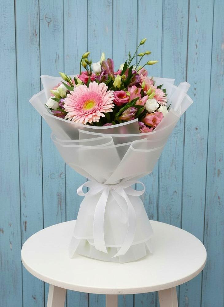 Букет цветов из: Герберы, Альстромерии и Лизиантусы в Янкуле