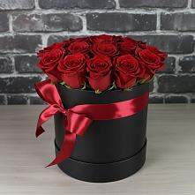 Цветочная композиция из Розы в шляпной коробке в Янкуле