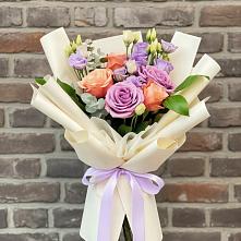 Букет цветов из:  Лизиантусы и Розы в Янкуле