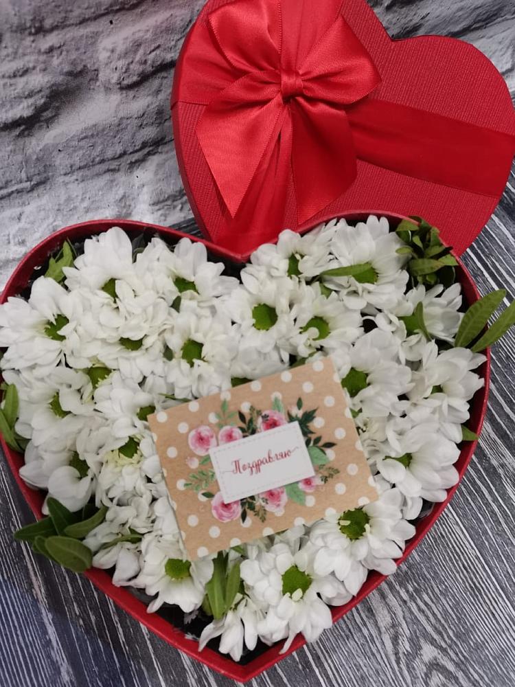 Цветочная композиция из Хризантемы в виде сердца в Янкуле