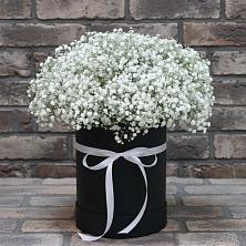 Цветочная композиция из Гипсофила в шляпной коробке в Янкуле