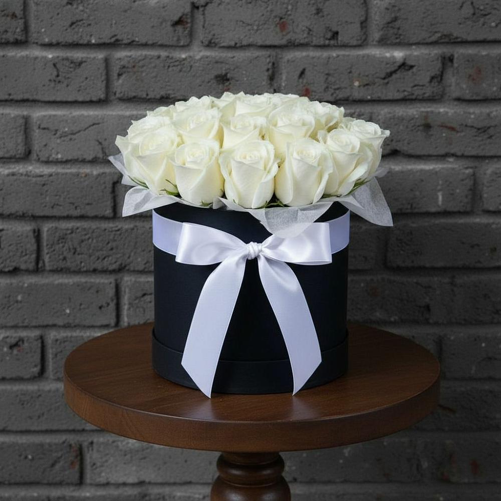 Цветочная композиция из Розы в шляпной коробке в Янкуле