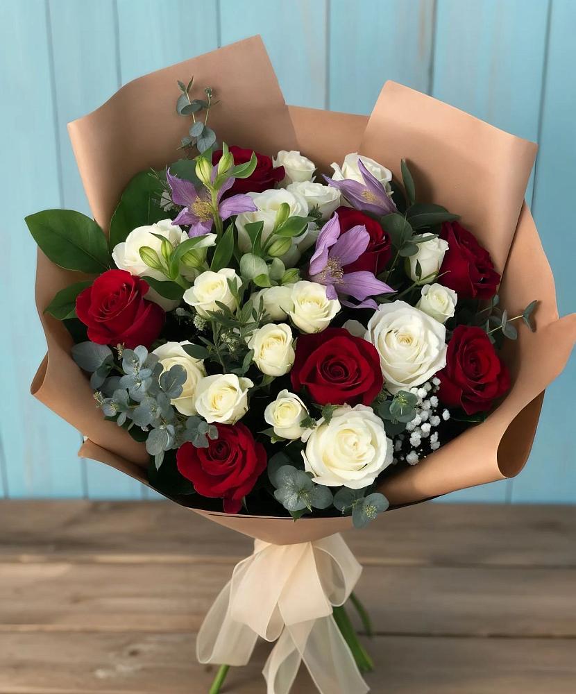 Букет цветов из: Розы и Альстромерии в Янкуле