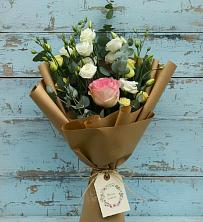 Букет цветов из:  Розы и Лизиантусы в Янкуле