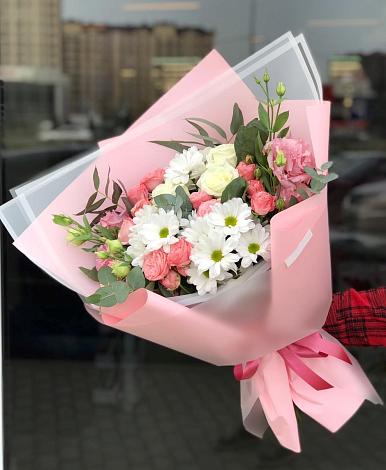 Букет цветов из: Розы, Лизиантусы и Хризантемы в Янкуле