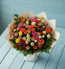 Букет Микс из разноцветных кустовых роз в Янкуле