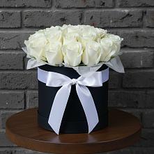 Цветочная композиция из Розы в шляпной коробке в Янкуле